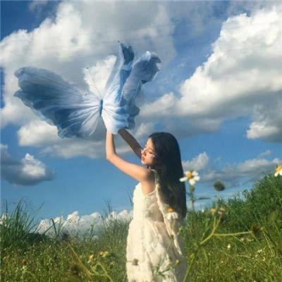男星深夜携神秘女